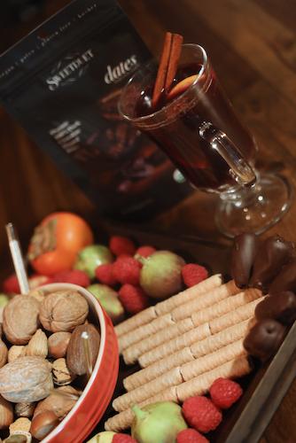Easy Mulled Wine Recipe and Clean Dessert Grazing Board for the Holidays | Sweetduetchocolate